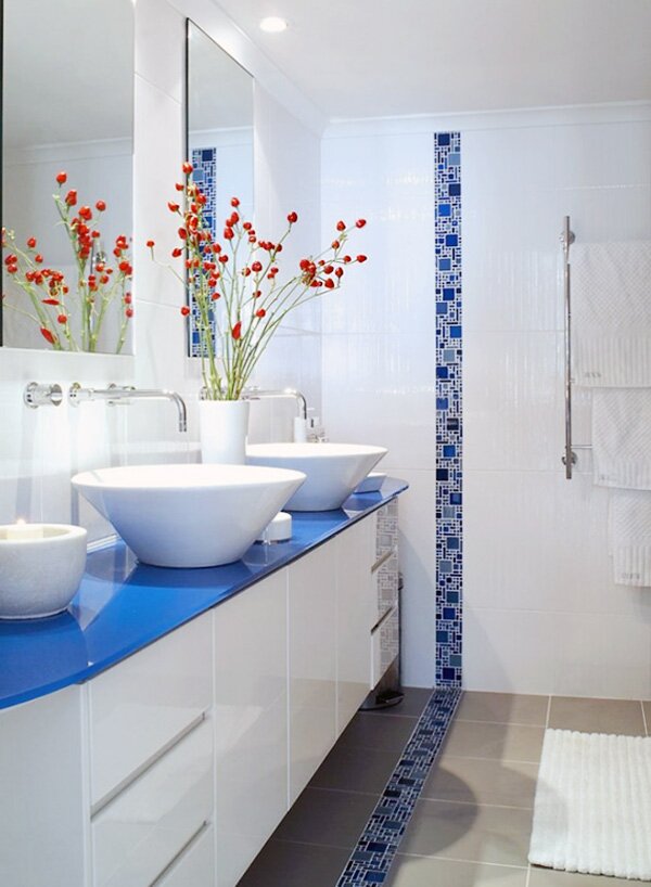 blue-and-white-bathroom
