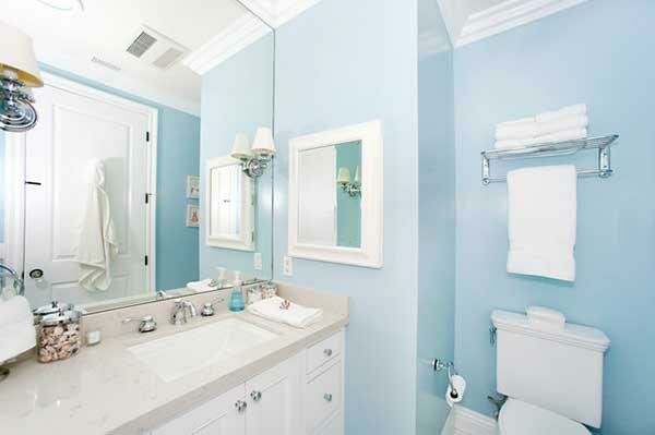 Blue and White Bathroom Decoration 20